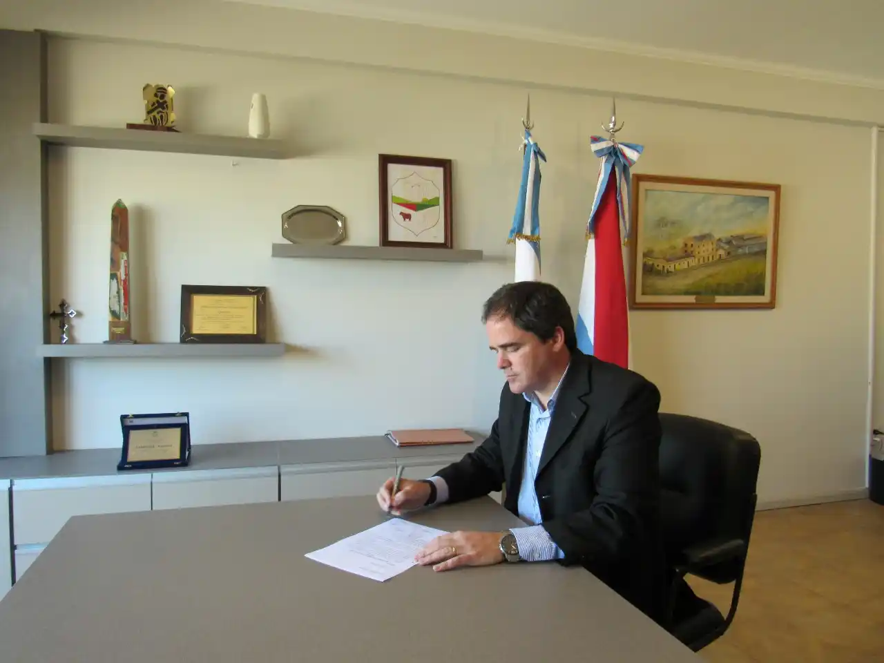 Larroque: asistirán con fondos municipales a comercios o actividades 