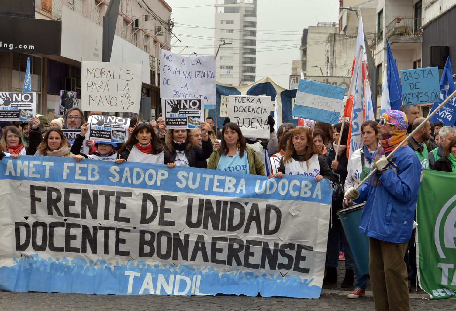 En la esquina de San Martín y 9 de Julio, en rechazo a la represión en Jujuy.