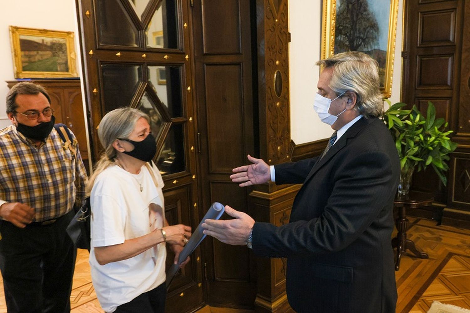 El presidente se reunió con los padres de Úrsula Bahillo: Pidió tomar medidas para "una Argentina unida contra las violencias de género"