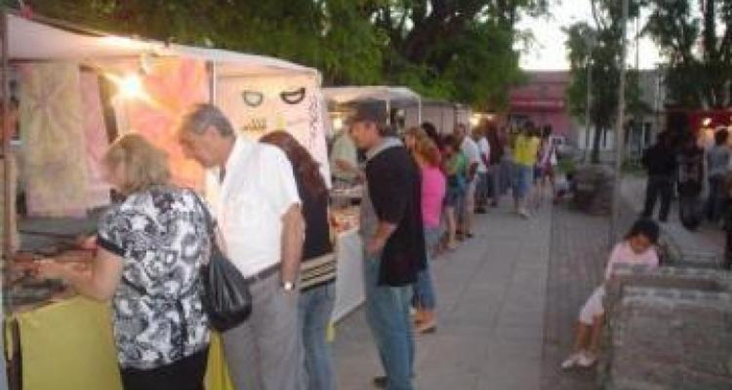 Artesanos en la Plaza Belgrano