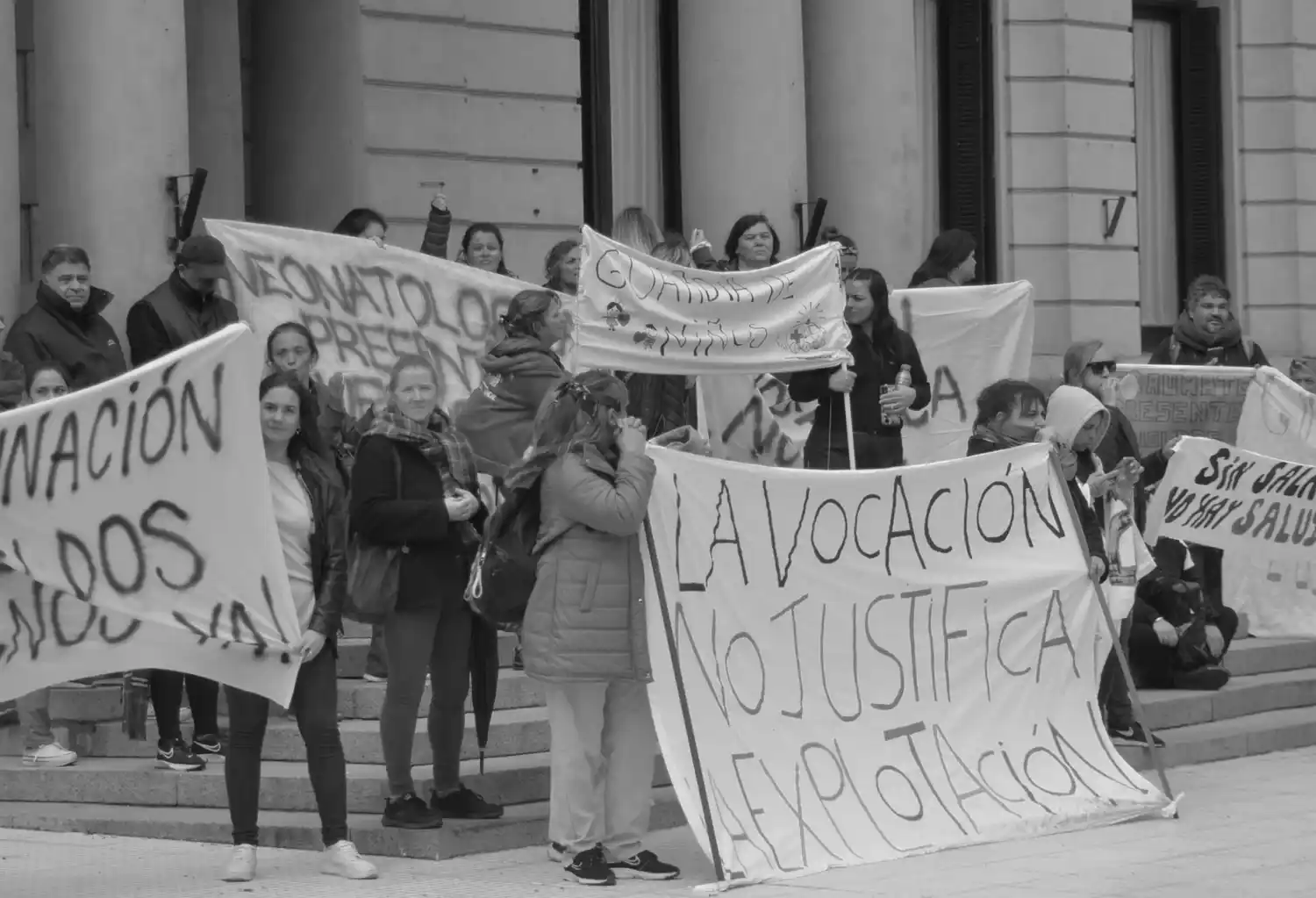 Trabajadores de salud municipales se hartaron: "Lunghi, nuestros salarios no cubren la canasta básica"