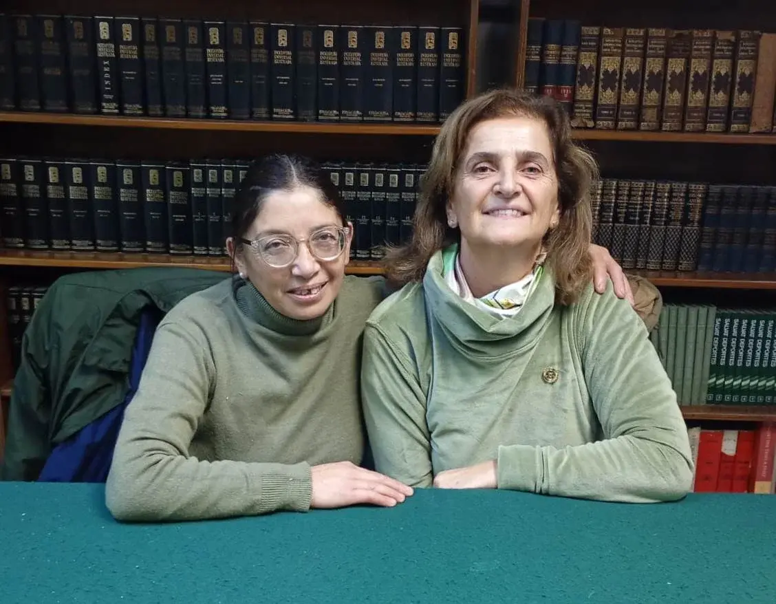 Claudia Córdoba y Silvia García, ayer por la mañana en La Voz del Pueblo