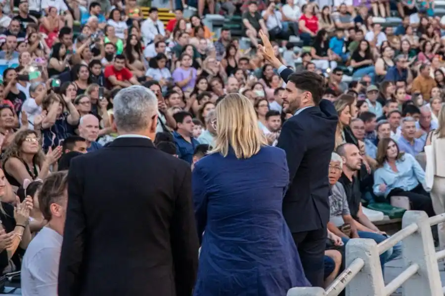 Pullaro participó del acto por el 451° aniversario de la ciudad de Santa Fe
