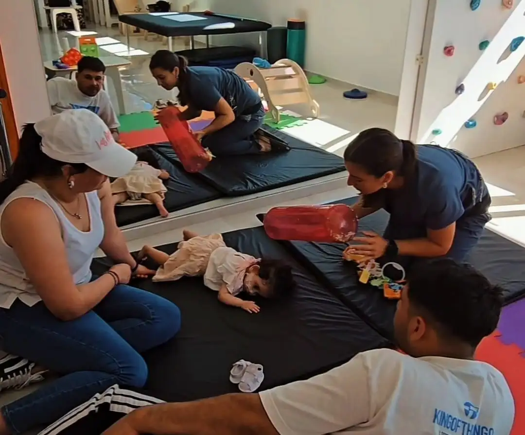 El equipo trabaja desde 2012 asistiendo de manera integral a los niños, sus familias y cuidadores.