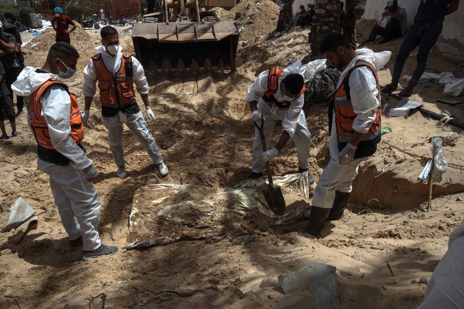 Hallazgo de fosas comunes en hospital de Gaza activa alarma en la ONU