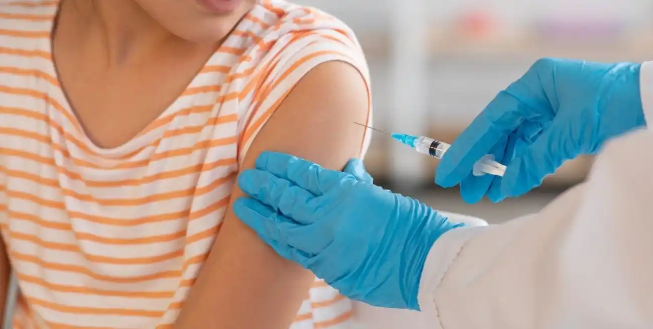 Viajeros deben comprar la vacuna en farmacias habilitadas.