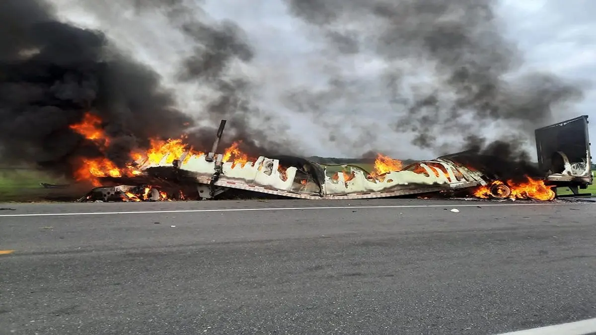 EL CHOQUE entre un camión y una camioneta deja 27 muertos en Tamaulipas (+VIDEO)