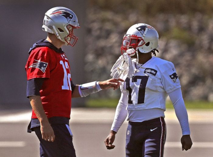 Tom Brady y Antonio Brown fueron campeones del Super Bowl LIV (Vía: X).