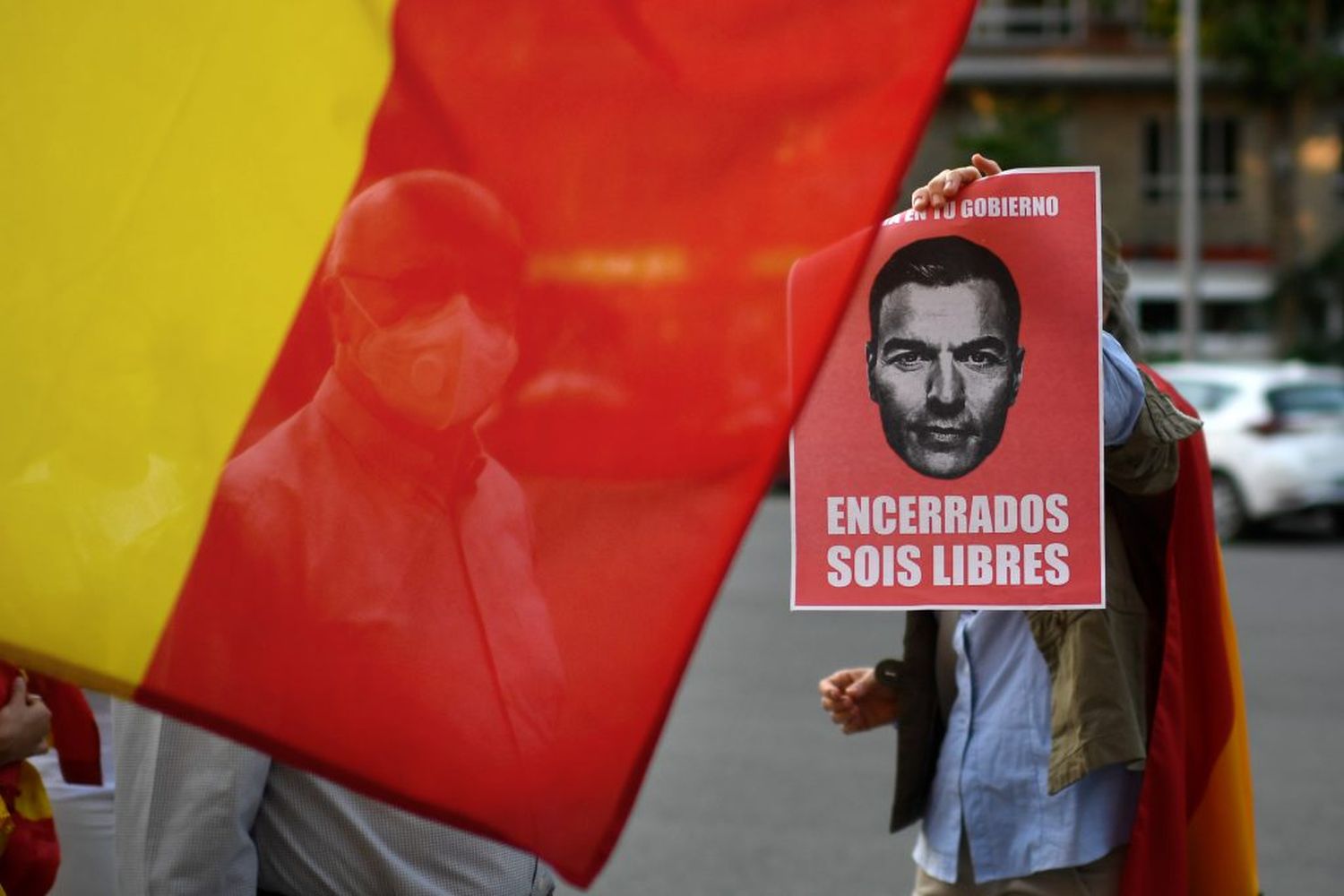 Crisis en el gobierno de coalición de España mientras crece el malestar social