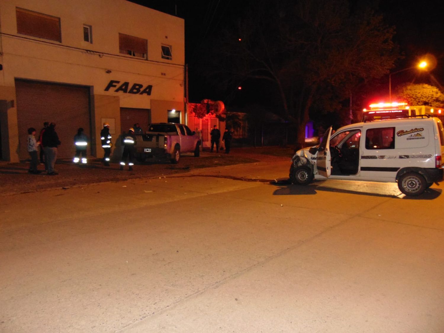 Ocurrió en la madrugada de este viernes 13, en Güemes y Urquiza. Foto: Bomberos Voluntarios