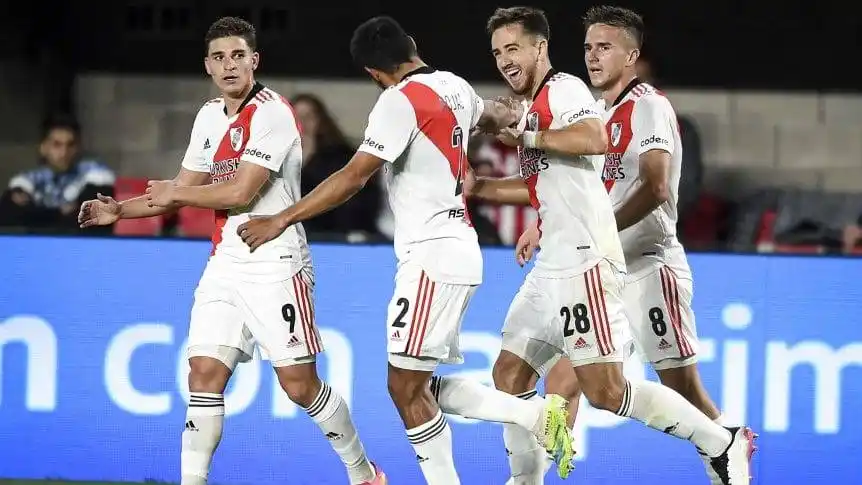 River va por otro paso hacia el título frente a Pstronato