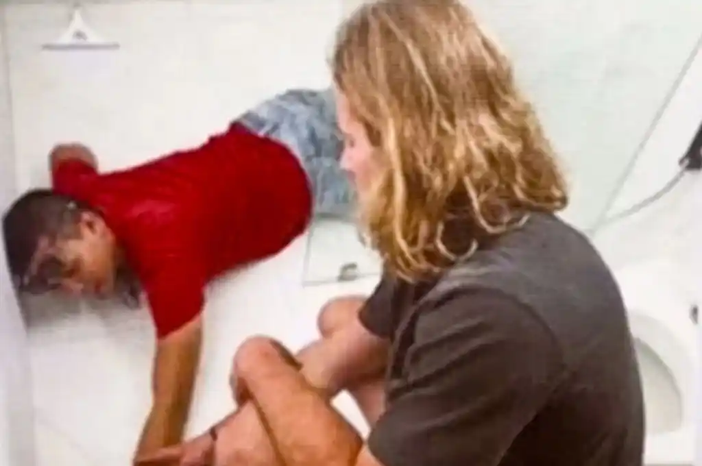 El descuartizados contando a la policía cómo cometió el crimen