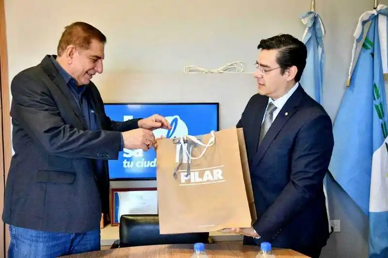 El intendente Jofré recibió al nuevo cónsul de Paraguay