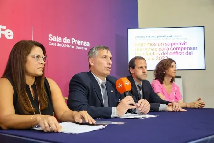 El ministro de Economía, Pablo Olivares, presentó el ejercicio económico 2024. Foto: Prensa Gobierno