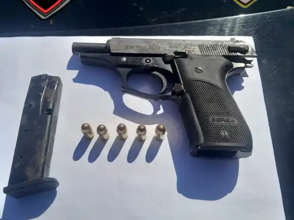 Un adolescente de 15 años fue detenido tras disparar al aire en Villa Gobernador Gálvez