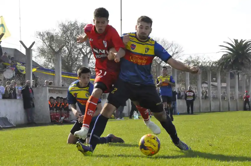 Fútbol local: la Zona Campeonato arrancó con cuatro ganadores