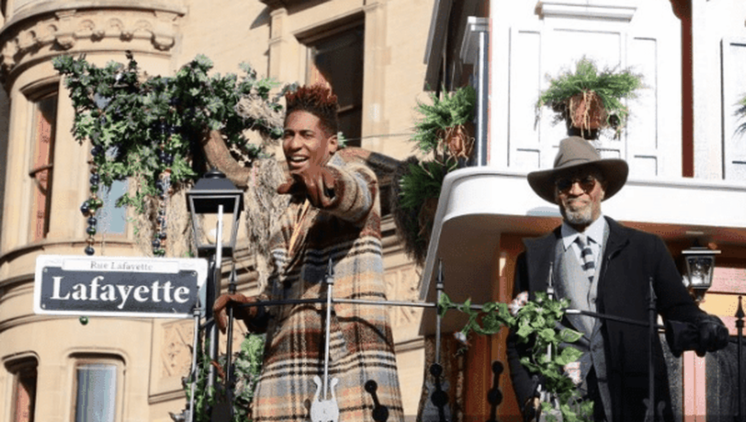 El cantante más nominado al Grammy, Joe Batiste, también estuvo en el desfile de Thanksgiving.