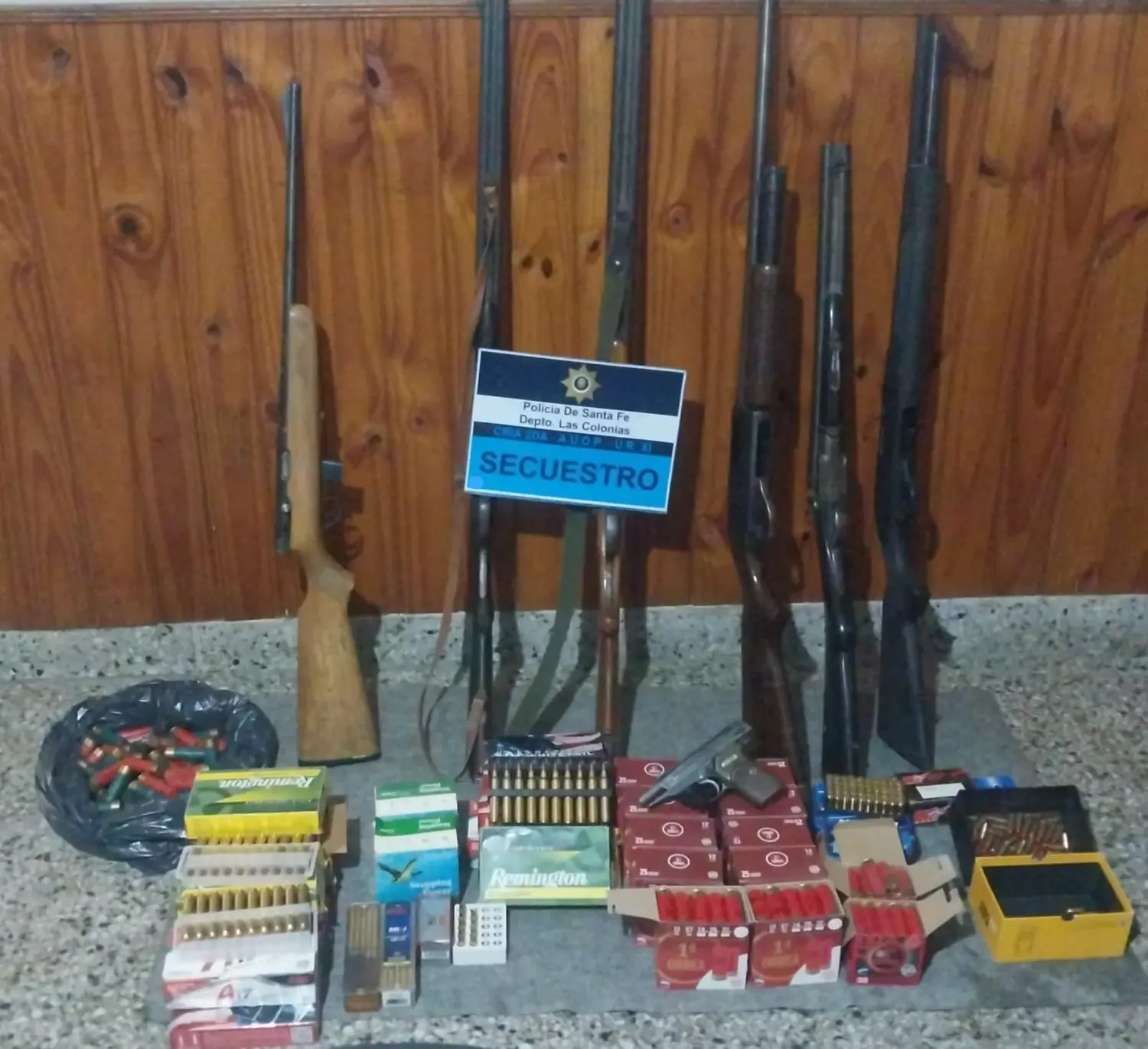 San Carlos Centro: secuestran armas largas, una pistola y una importante cantidad de municiones tras un allanamiento