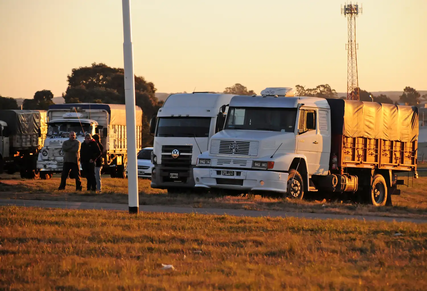 Ruta 226 y 30: Propietarios de transportes de cargas cortarán las rutas por el problema del gasoil