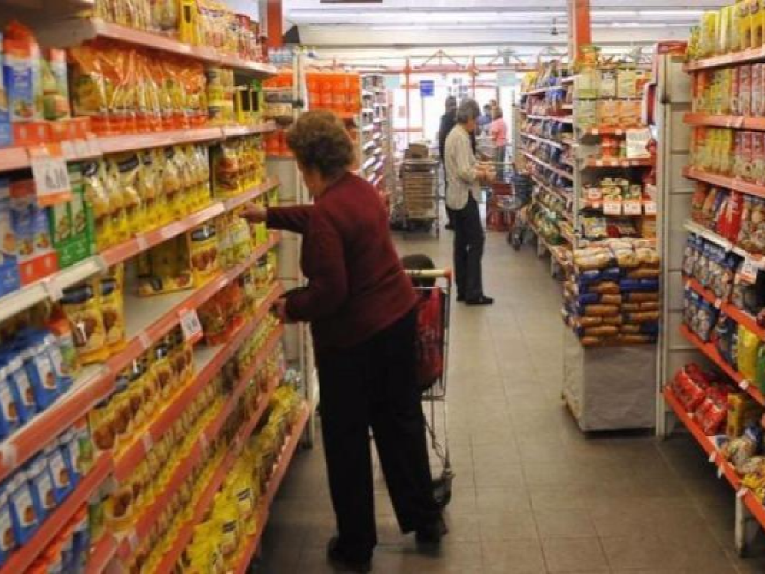 Una familia necesitó 17.867 pesos en marzo para no ser pobre