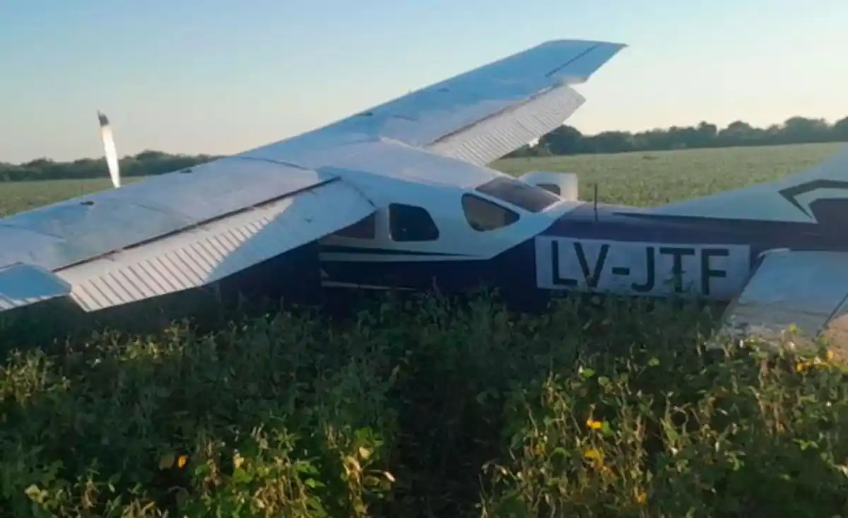 Localizaron una avioneta abandonada con matrícula presuntamente falsificada en zona rural de San Gustavo