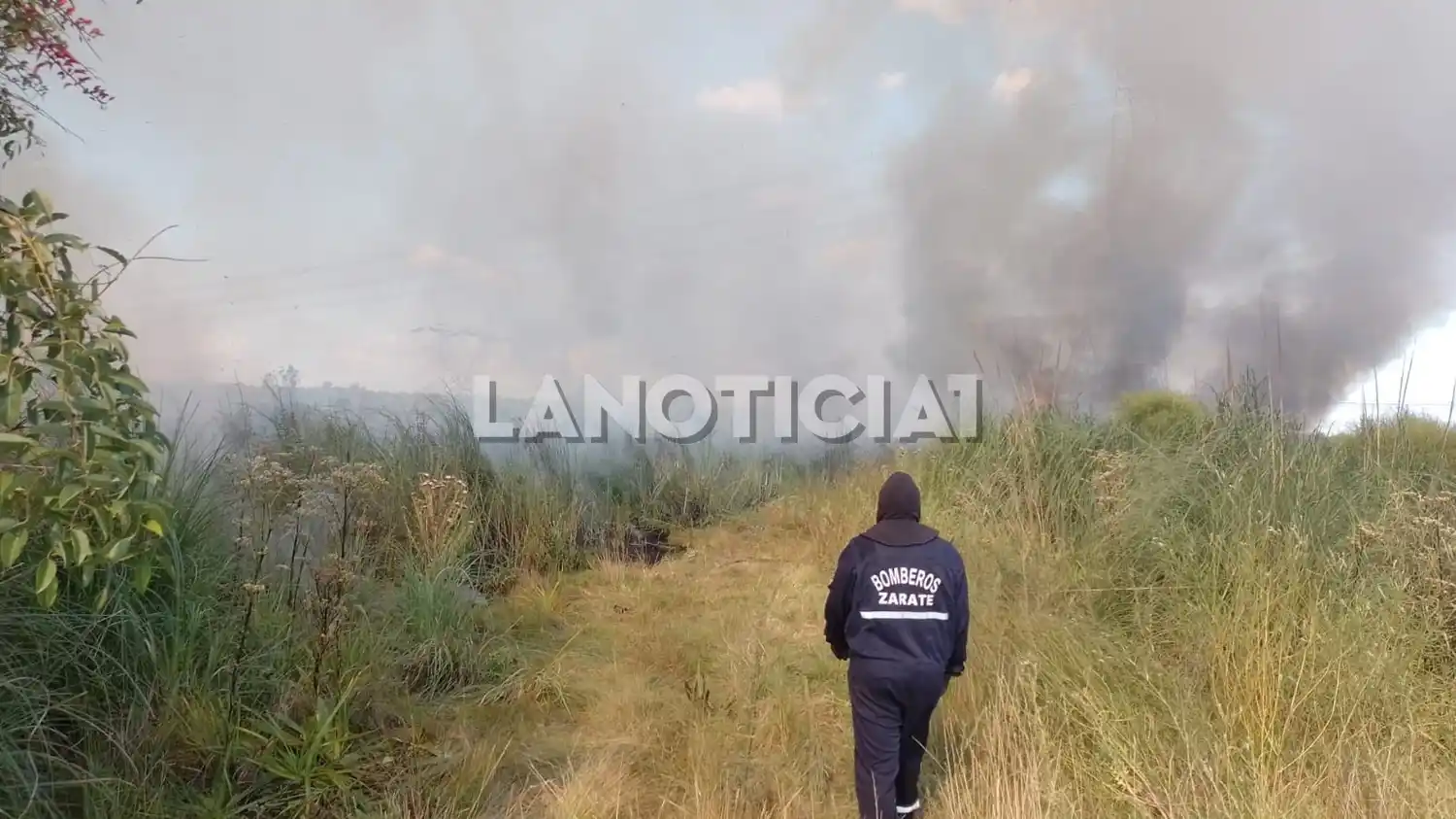 Trabajan Bomberos de Zárate, Campana y Exaltación de la Cruz.