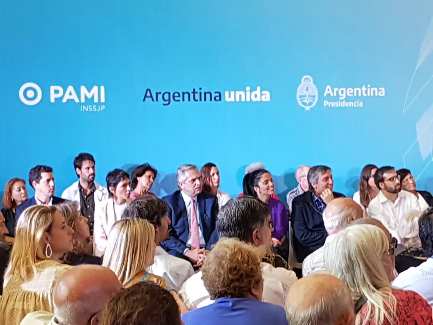 Coronavirus: Así fue por dentro el primer acto del Gobierno con el nuevo protocolo preventivo