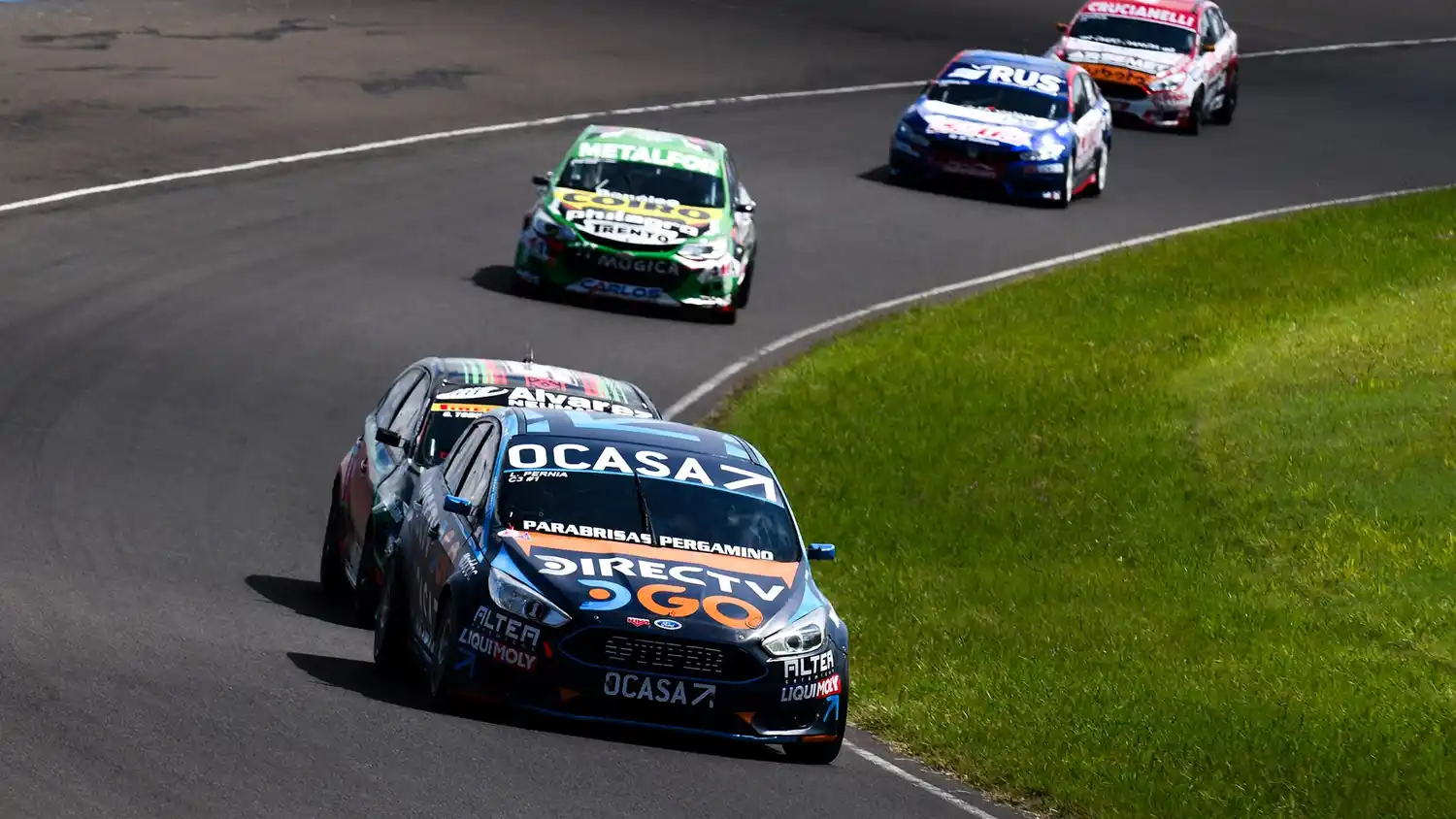 Leonel Pernía lidera el campeonato de clase 3.