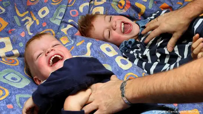 ¿Por qué no podemos hacernos cosquillas a nosotros mismos?