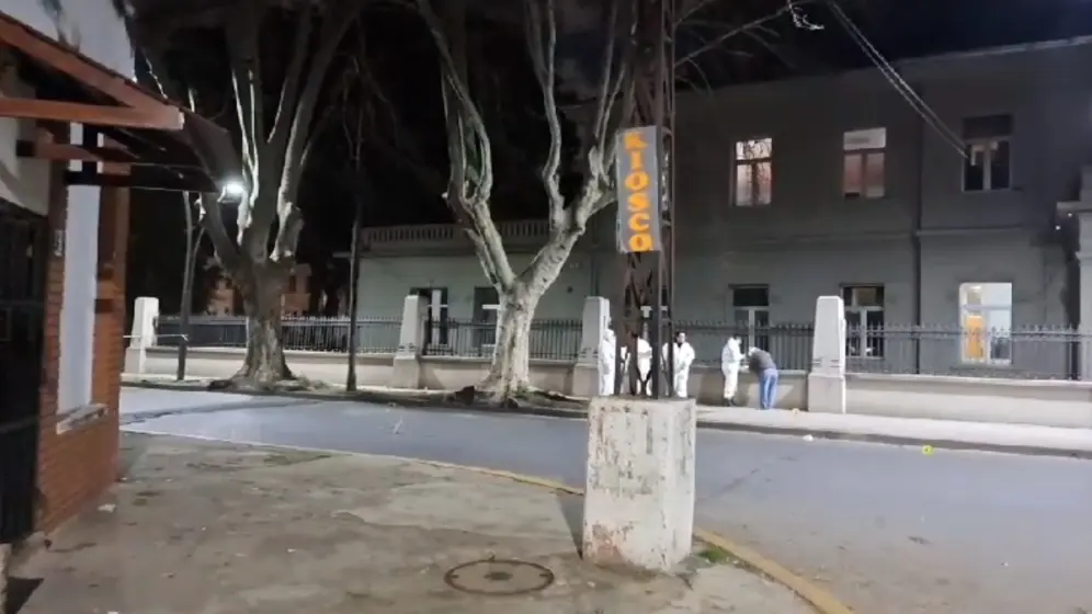 Atacaron dos sedes policiales: “Es un acto intimidatorio, evidentemente algo molesta a alguien”, dijo el ministro Brilloni