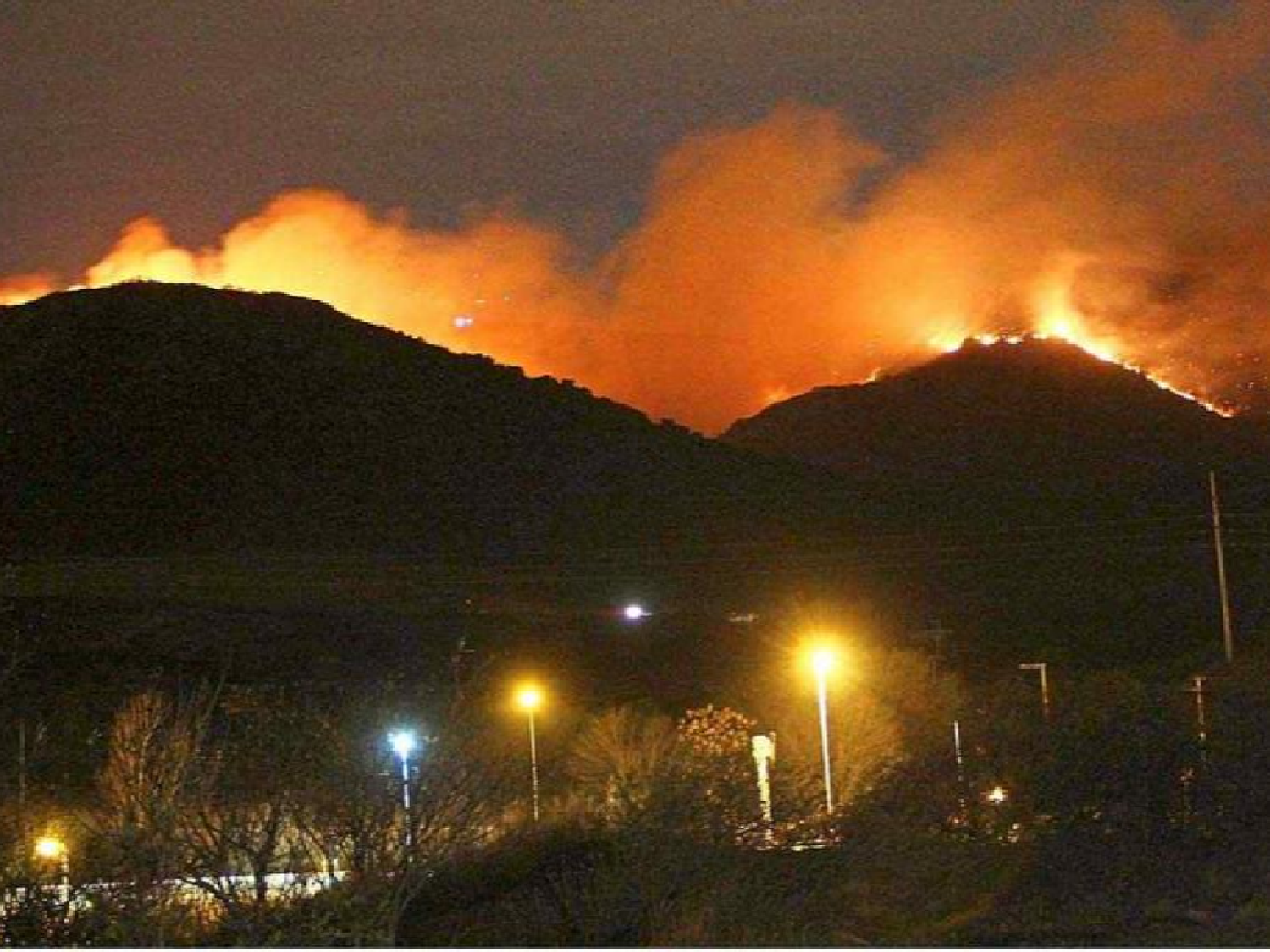 Siguen sin control los incendios en el oeste de Córdoba y hay un detenido