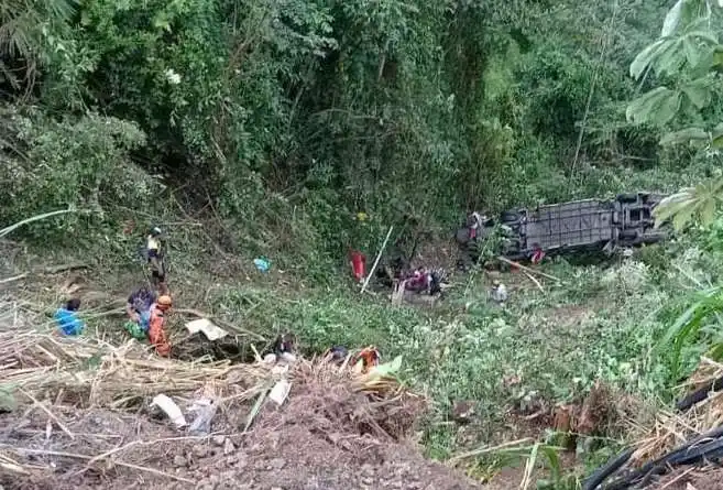 ¡TRAGEDIA DE MIGRANTES EN COLOMBIA! Accidente de autobús en Santander deja al menos 10 fallecidos y 30 heridos