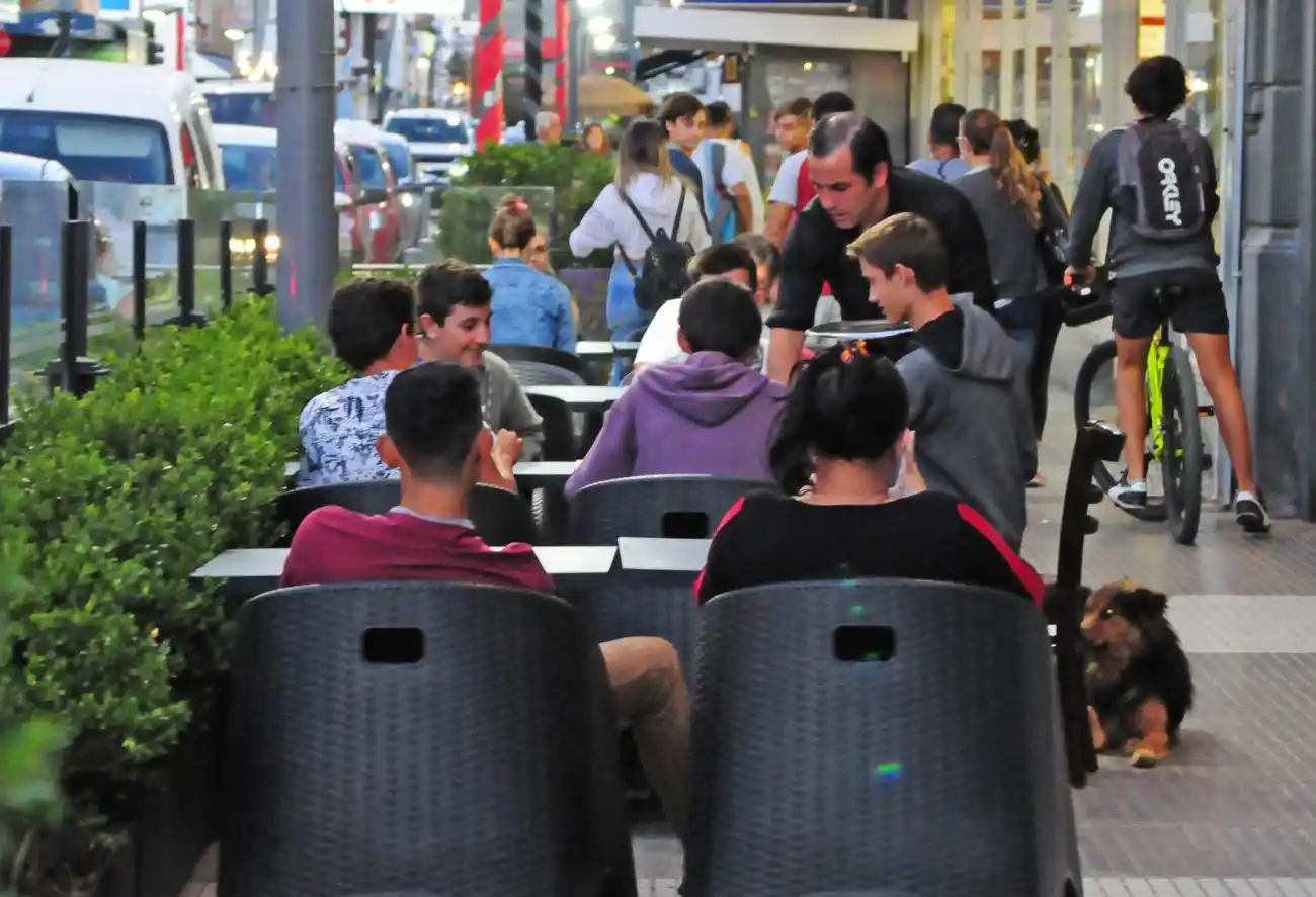 El Municipio decretó que no podrán funcionar alojamientos turísticos bares ni restaurantes