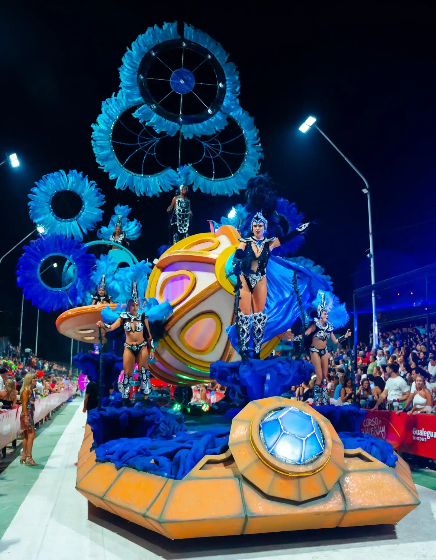 La nave en la que viaja Teo-