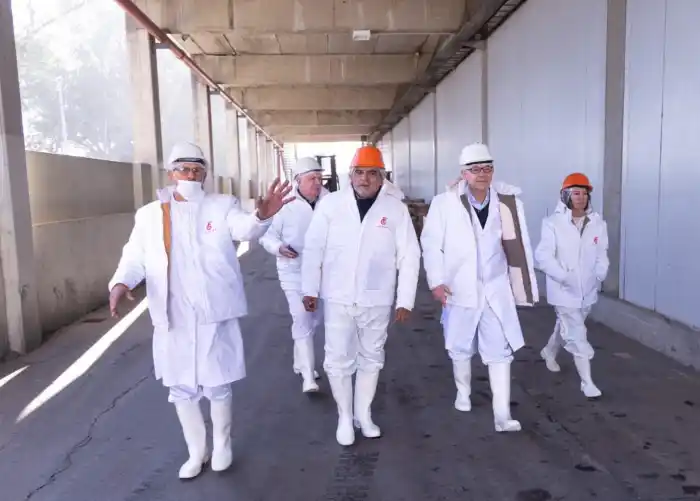 El ministro Correa recorrió las instalaciones de Frigorífico Gorina.