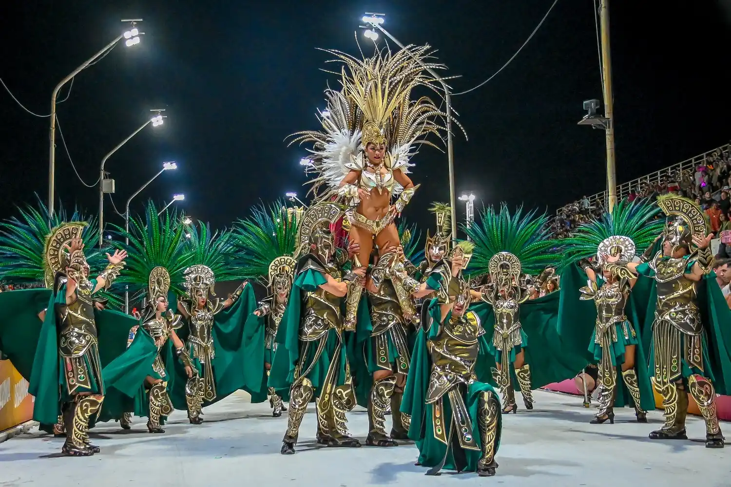 Todos mirando el cielo: cómo estará el clima cuando empiece la tercera noche del Carnaval