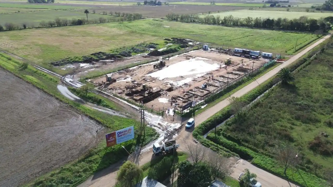 “Con el gobernador Maximiliano Pullaro, en toda la provincia estamos trabajando para continuar las obras e iniciar nuevas”, destacó Lisandro Enrico, ministro de Obras Públicas.