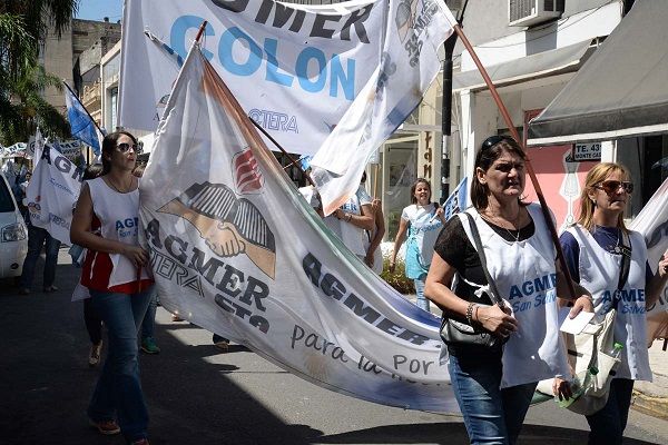 Docentes marcharon a Casa de Gobierno   