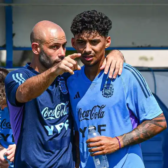 Argentina va por la victoria y el pasaje al cuadrangular