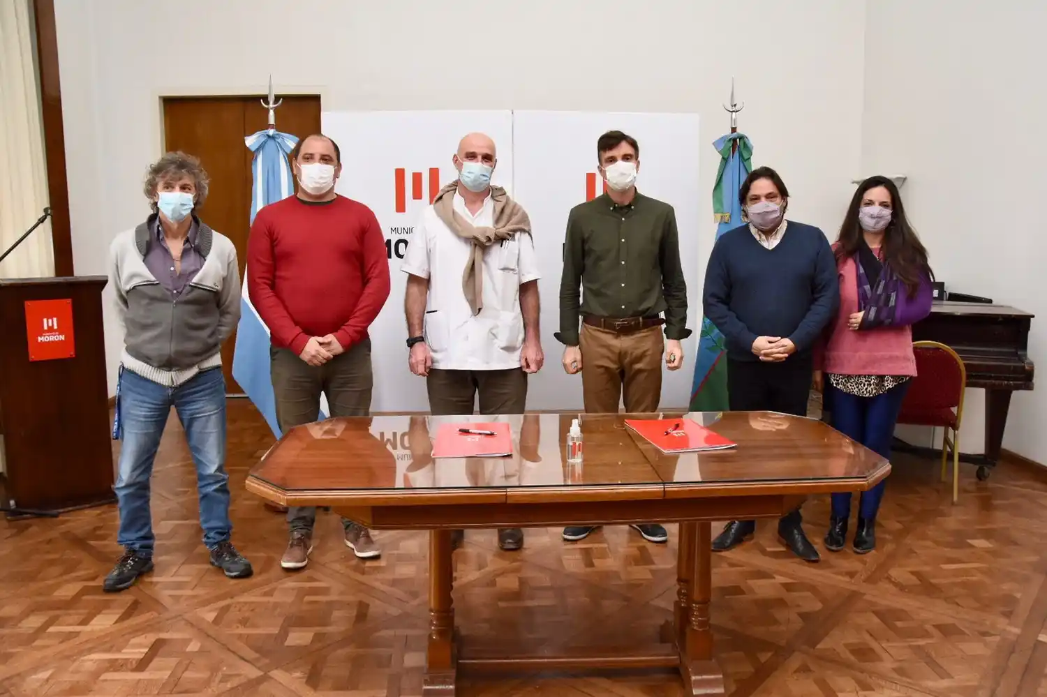 Como reconocimiento, Morón aumentó el salario de los trabajadores de la salud