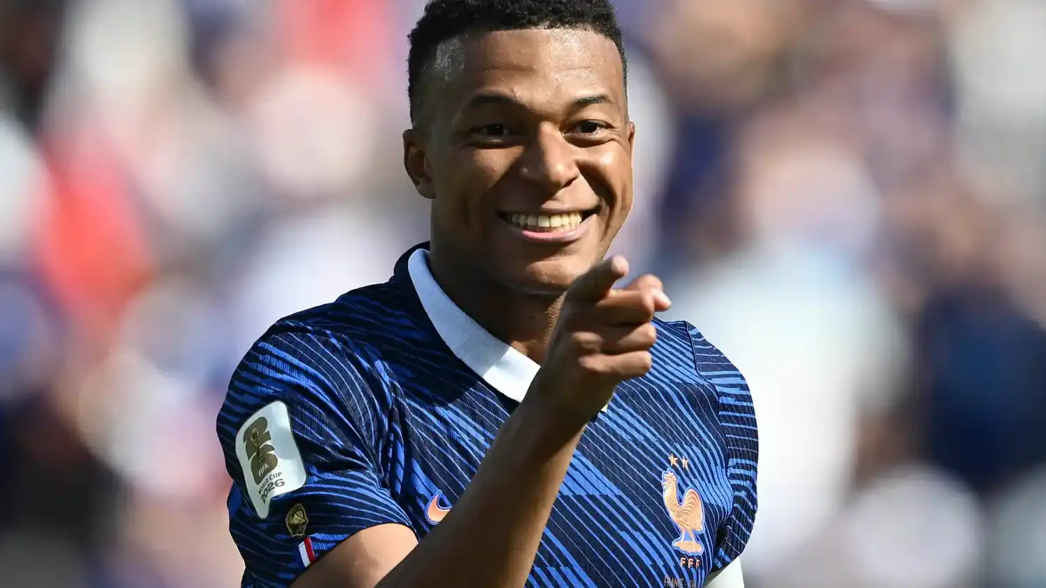 Mbappé siempre cumple en la red.