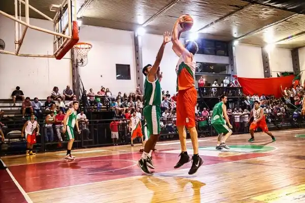 Neptunia recibe a Adev y Racing visita a Bancario