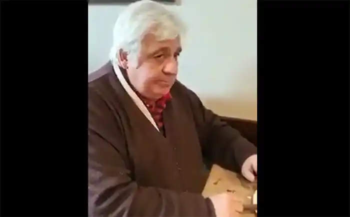 Samid obligado dejar parrilla donde almorzaba