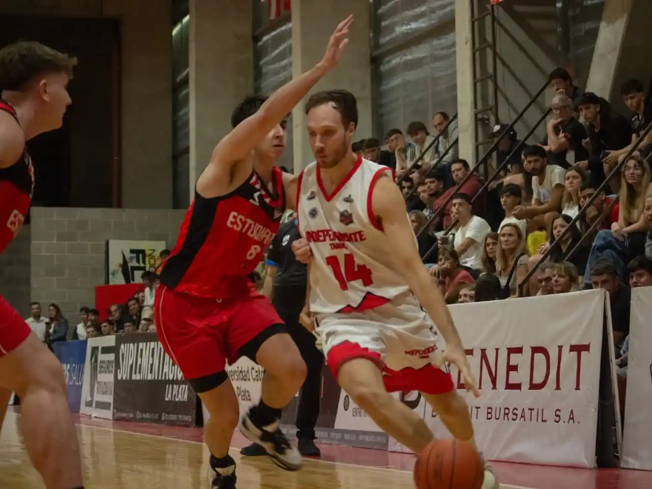 Weisbeck fue el mejor jugador del partido en La Plata.
Foto: Nicolás Pintueles.