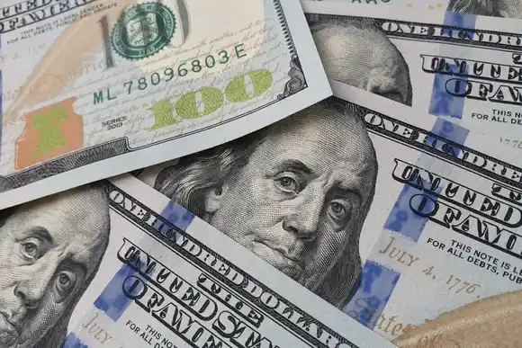 Cierre del dólar en Argentina este jueves 9 de octubre: subas en bancos, caída del MEP y blue estable