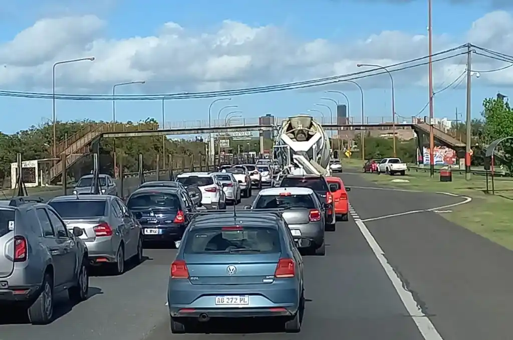 Ruta 168: un choque entre dos camiones generó demoras en el tránsito