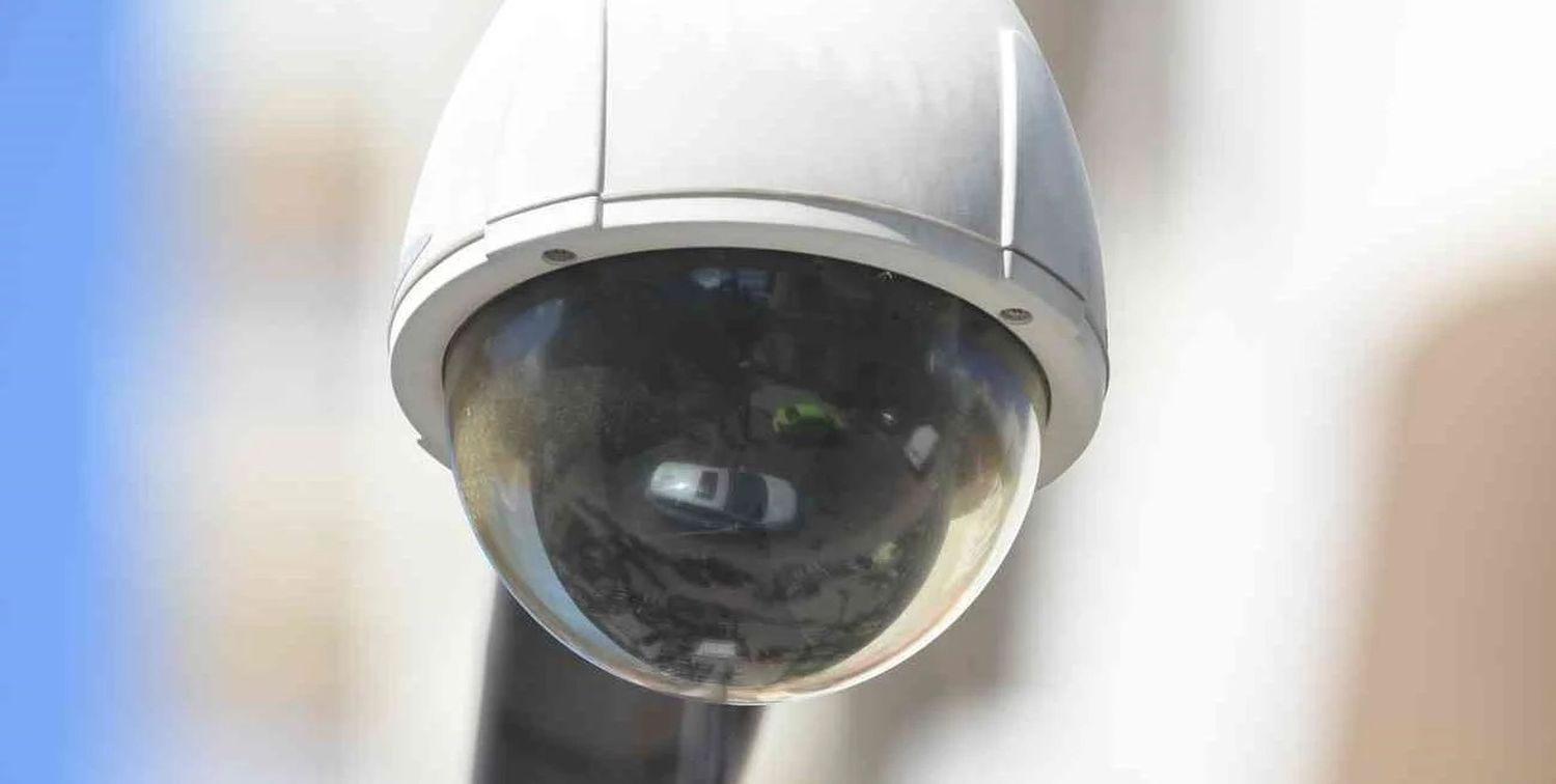 Instalan nueva torre de videovigilancia para reforzar la seguridad en barrio Fátima