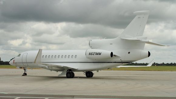 Con acento francés: Taylor Swift y sus aviones privados Dassault Falcon
