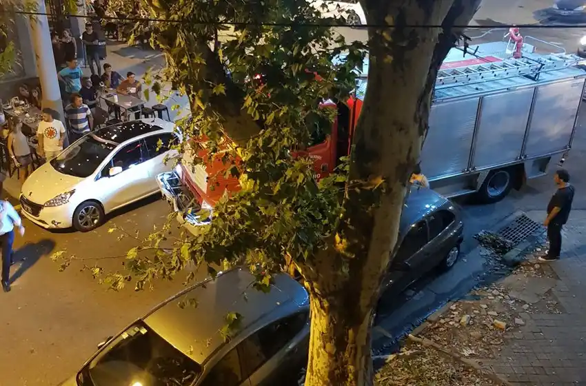 «Vi a los pobres bomberos atascados, hubiera sido tarde si yo no tenía un matafuego»