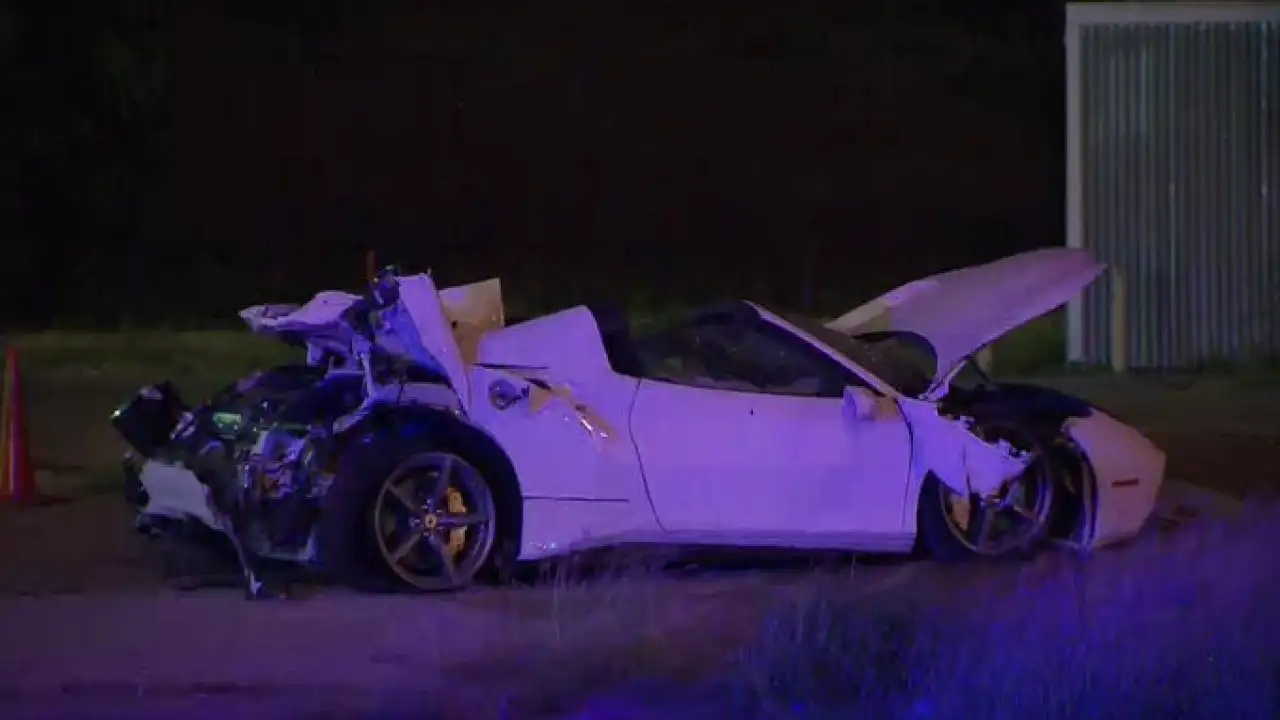 El aparatoso accidente del campeón mundial de boxeo que salió despedido de su Ferrari
